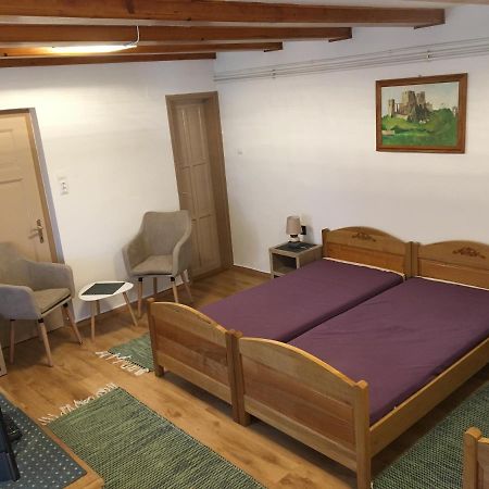 Dévényi Vendégház Csesznek Esterno foto