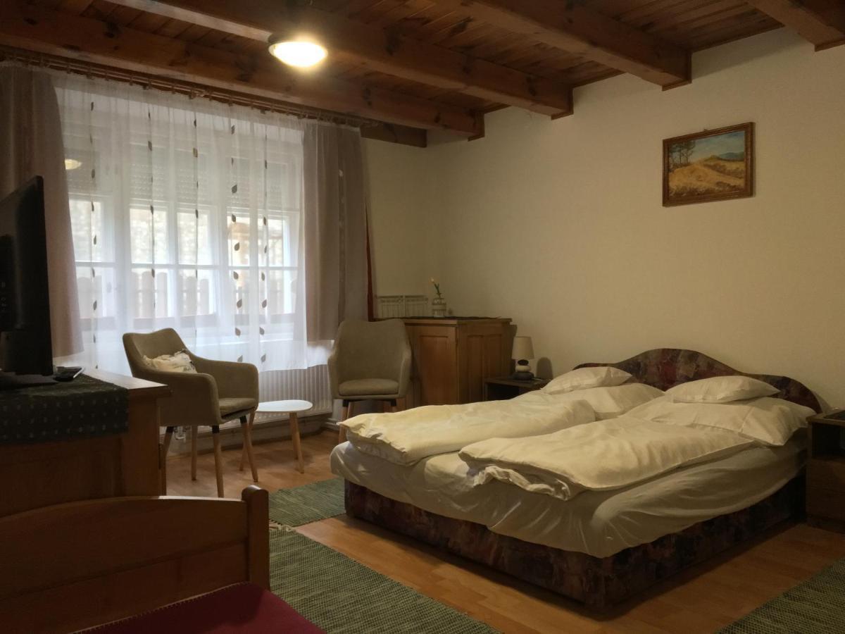 Dévényi Vendégház Csesznek Esterno foto