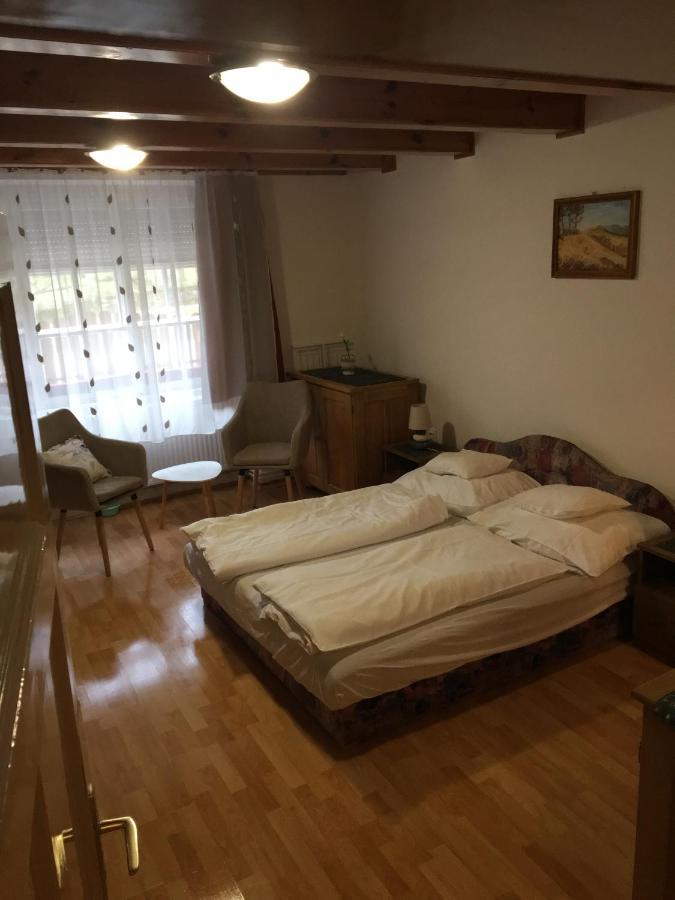 Dévényi Vendégház Csesznek Esterno foto