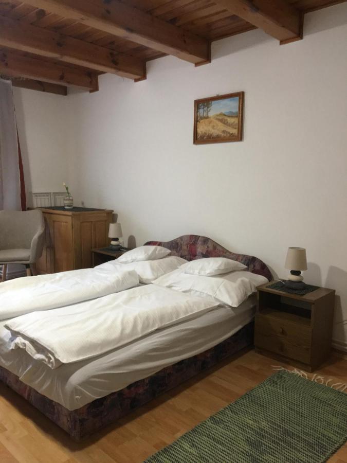 Dévényi Vendégház Csesznek Esterno foto